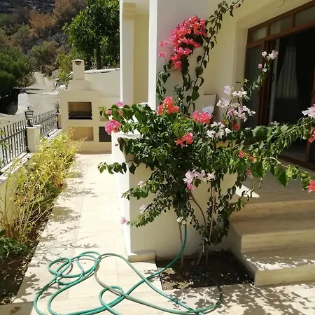 بيت للعطل Mazi'da Denize Yakin موجلا